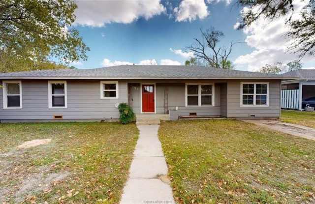 911 East North Avenue - 911 East North Avenue, Bryan, TX 77802