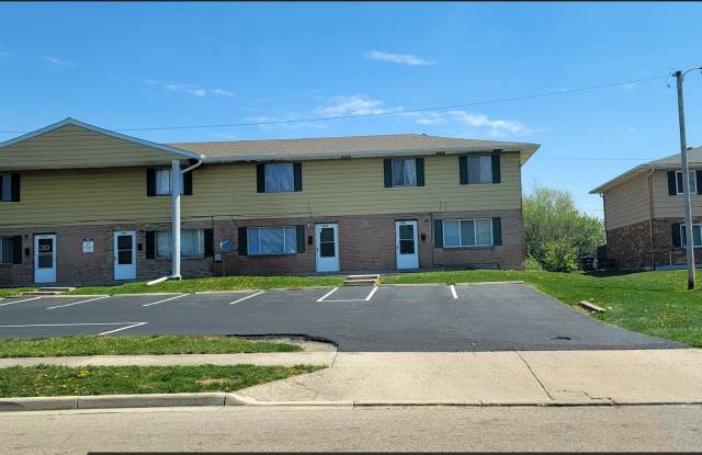 Newly Renovated 2 bedroom 1.5 bath townhouse near Miller Lane! photos photos