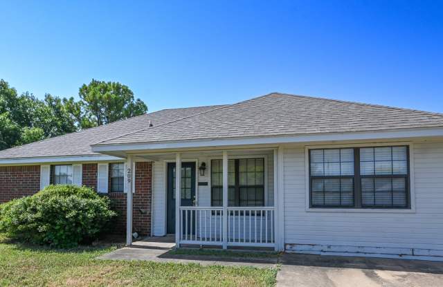 209 Brook Circle Gallery 1