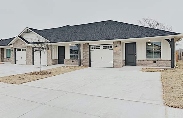 2 Bedroom 1 Bath Duplex Close To Tinker AFB - Lawncare Included photos photos