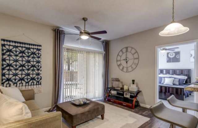1562 NW Crossroads Gallery 2