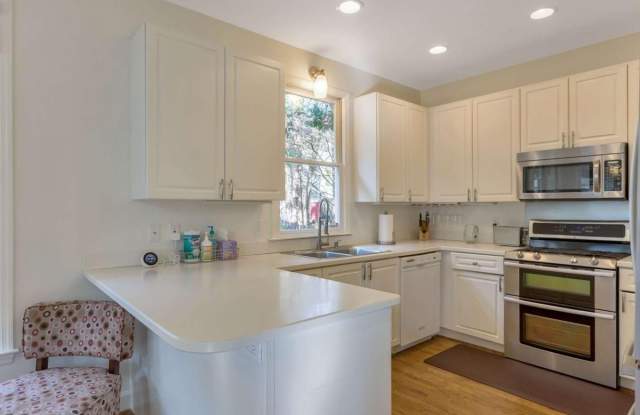 2318 Attaway Gallery 3