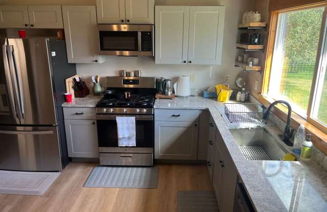 Farmhouse on 20 acres- Fully Furnished Available October to June photos photos