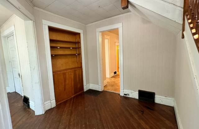 $2,300 | 4 Bedroom, 2 Bathroom Multi Floor House | Cat Friendly* | Available for August 1st, 2027 Move In! Gallery 4