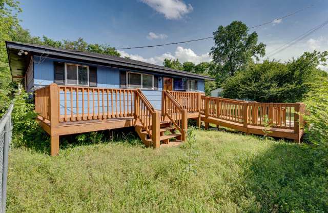 Spacious 4-Bedroom Home Near Downtown Chattanooga – 1010 N Hickory St photos photos