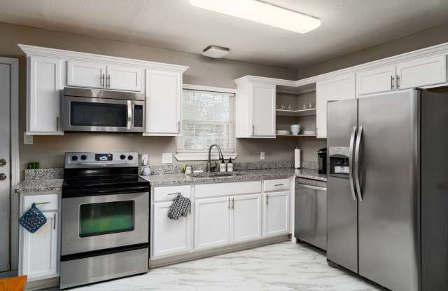 305 Laurelwood Drive Gallery 4