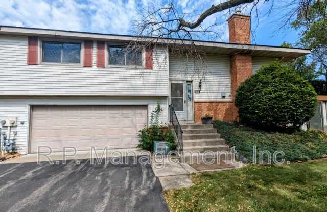 4118 Sylvia Ln S - 4118 Sylvia Lane South, Shoreview, MN 55126