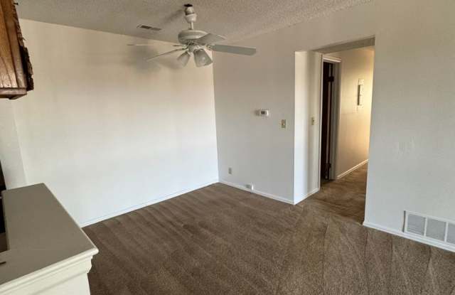 2 bedroom, 2 bath condo on Southwest side of Colorado Springs, MOVE IN SPECIAL Gallery 4