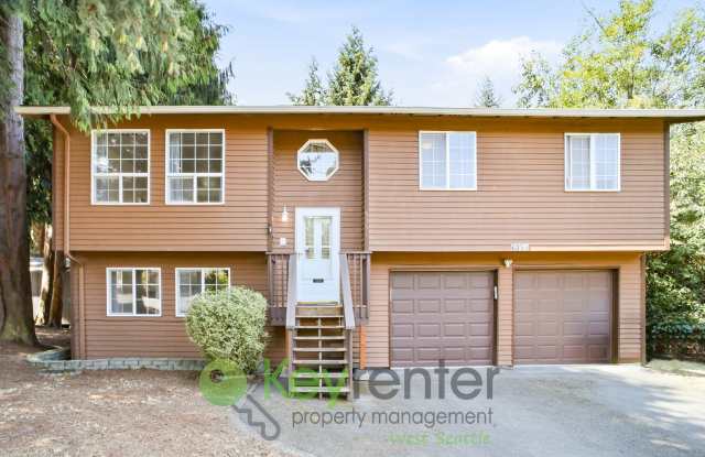 Spacious 4 Bedroom with Two Car Garage and Balcony Gallery 1