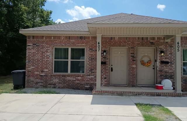 2 BD/1 BA 852 SQFT at 407 E Academy Searcy $1150.00 a month photos photos