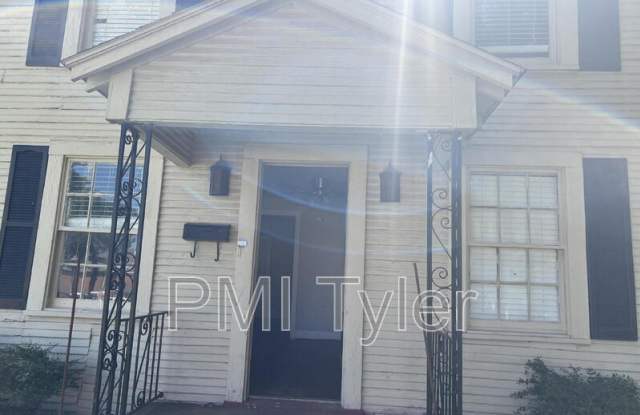 1708 S Robertson Ave Gallery 2
