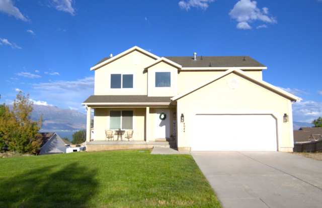 Large Family Home Ready for You!! - 4044 South Lake Vista Drive, Saratoga Springs, UT 84045