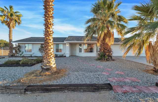 A Fully Furnished 3 Bedroom With Desert Mountain Views Gallery 3