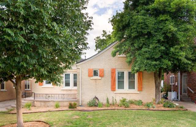 2 Bed 1 Bath Detached 2 Car Garage in Denniston Park Addition photos photos