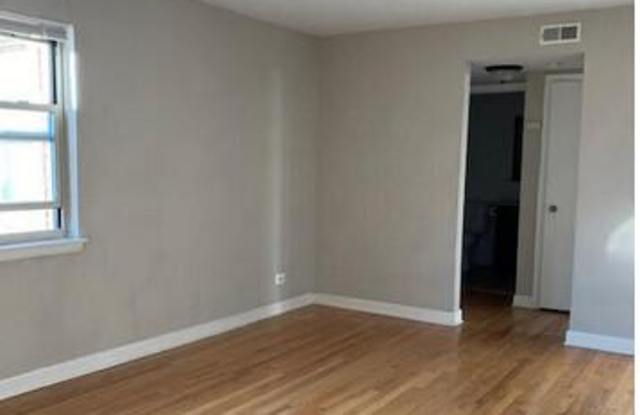 4924 Mulford Str. Gallery 4