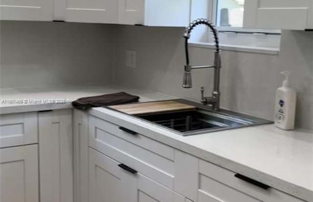 6795 SW 98th St - 6795 Southwest 98th Street, Pinecrest, FL 33156