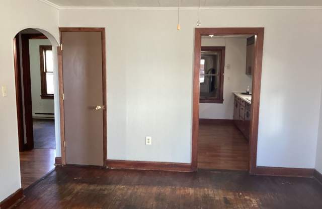 Charming 3-Bedroom, 1-Bathroom Single-Family Home Gallery 4