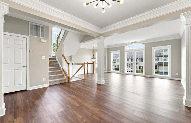 Beautiful 3B/2.5B End-Unit Townhome in Coventry Glen | 2-Car Garage + 10% Off First Month’s Rent! Gallery 4