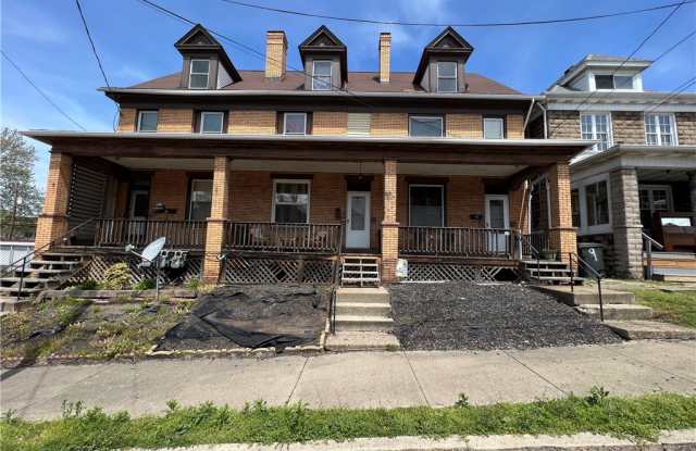 11 Cuyler Ave photos photos