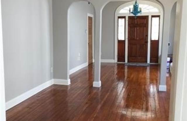 4409 FONTAINEBLEAU Drive Gallery 2