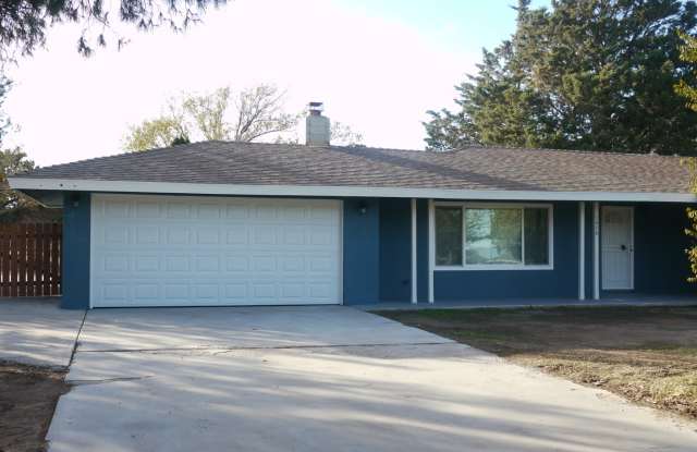 Charming 2-Bed, 1.5-Bath Home with 2-Car Garage in Hesperia, CA! photos photos