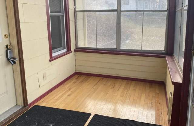6 bedroom 3 bathroom near Concordia! Available June 2026 photos photos