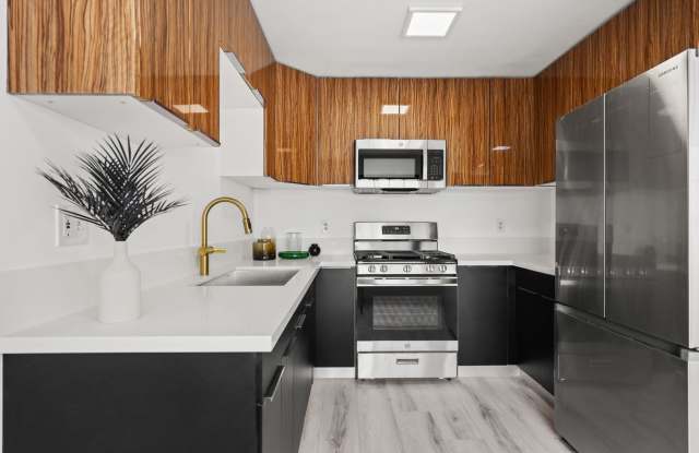 920 Everett Street apartments photos photos