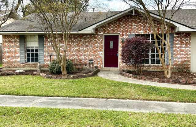 Highland / Siegen - 1477 South Peck Drive, Village St. George, LA 70810