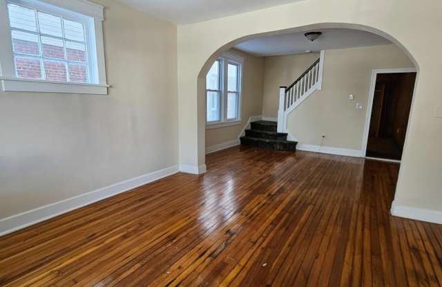 219 WOODLAWN Avenue Gallery 2