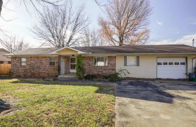 3 Bedroom 2 Bath home on HUGE lot in Farmington! photos photos