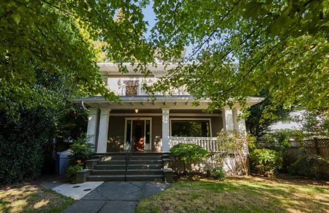 528 18th Avenue East Gallery 1