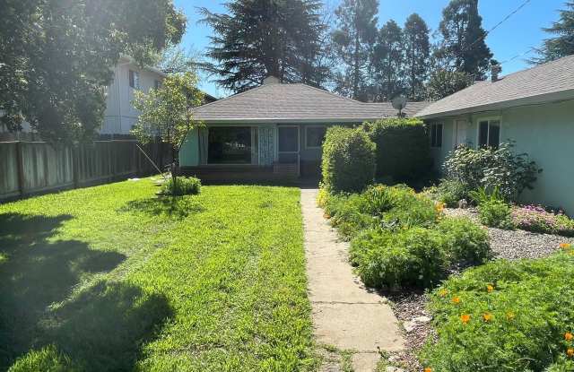 Available Now! Beautiful 3/1 with Large Front Yard photos photos