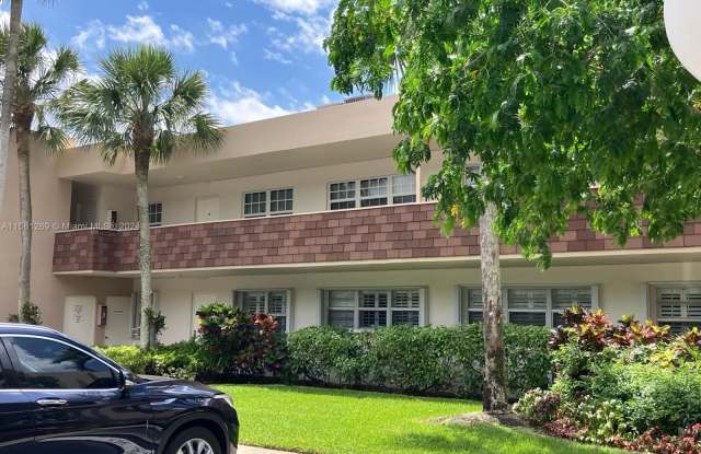 3611 Oaks Clubhouse Dr - 3611 Oaks Clubhouse Drive, Pompano Beach, FL 33069