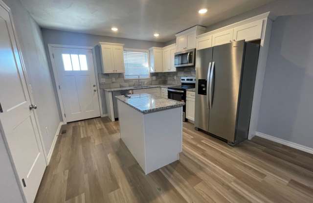 Luxury Lake Living Starts Here – Brand-New 2 Bed, 2 Bath Duplex in Kimberling City photos photos