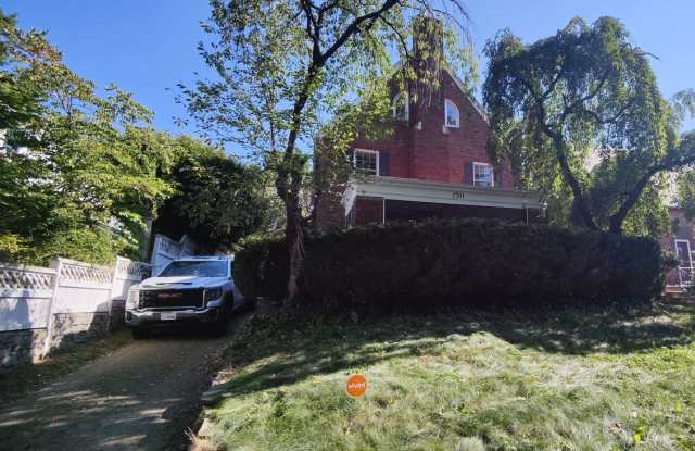 *Beautifully Updated  Spacious 4BD/3.5BA Single-Family Home available in Point Breeze* photos photos