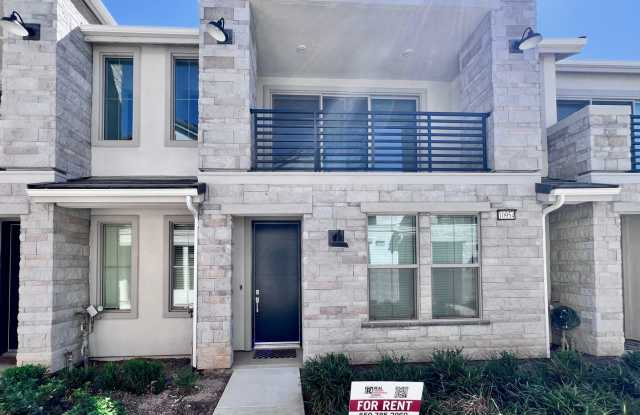 $2,395 Copper & Willow, 3 Bedroom Townhouse - Honeysuckle Ln, Fresno/ Solar Panels Gallery 3