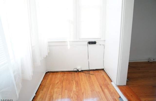 73 Hadley Ave Gallery 3