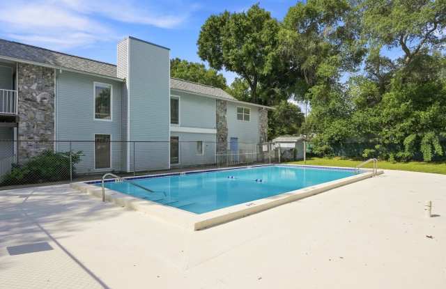 CPN-College Park Condominium Gallery 3