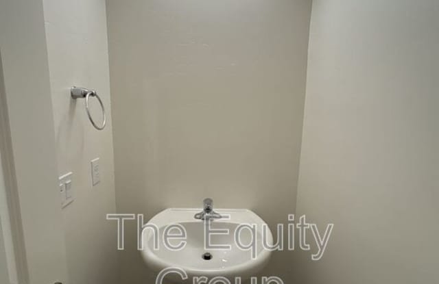 733 S Pinkham Gallery 4