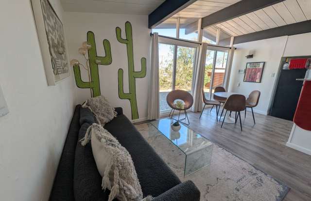 Adorable 2 bedroom 1 bathroom home *** FIRST MONTH DISCOUNTED RENT** photos photos