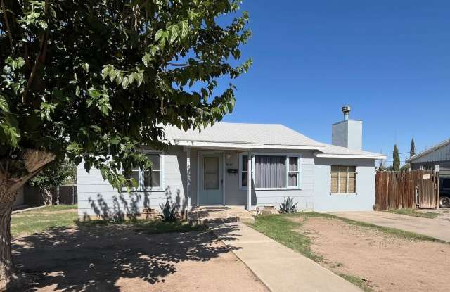 Charming 2 Bedroom 1 Bath with Large Backyard photos photos