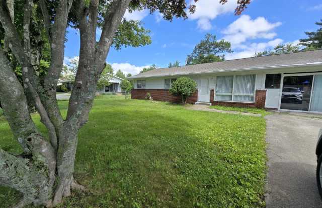 3/2 with Fenced Yard; In-town and Near an AppalCART photos photos