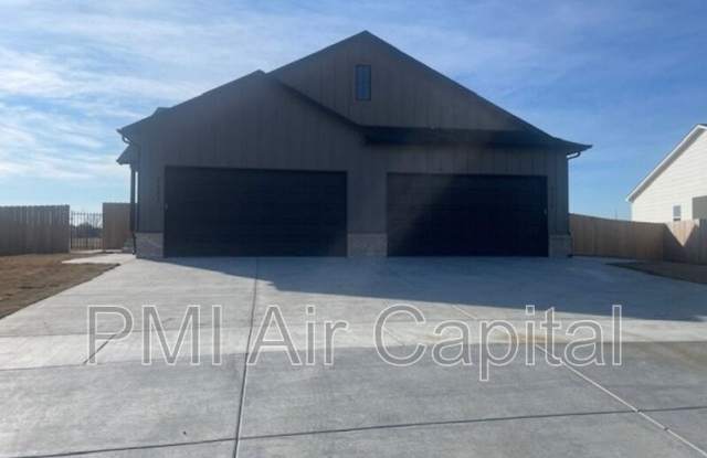 5273 Pinecrest - 5273 North Pinecrest Court, Bel Aire, KS 67220