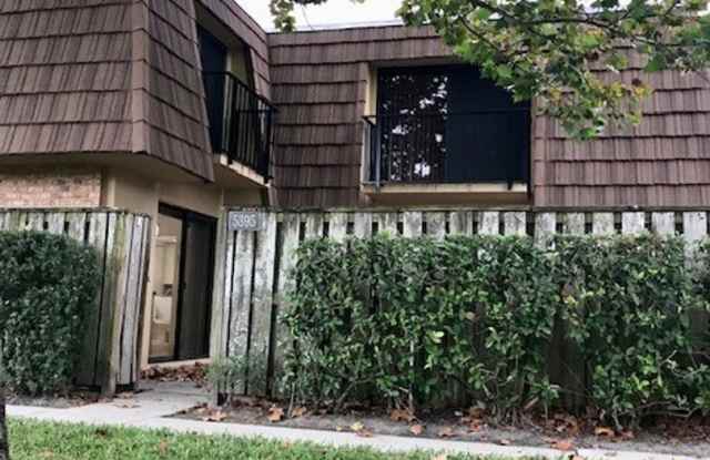 2/2.5 in the lovely, cozy community of Middlebrook Pines! photos photos