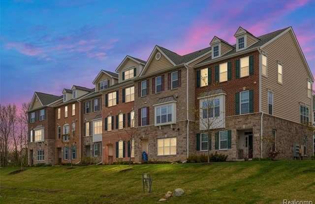 2769 Ashcombe Drive Gallery 1
