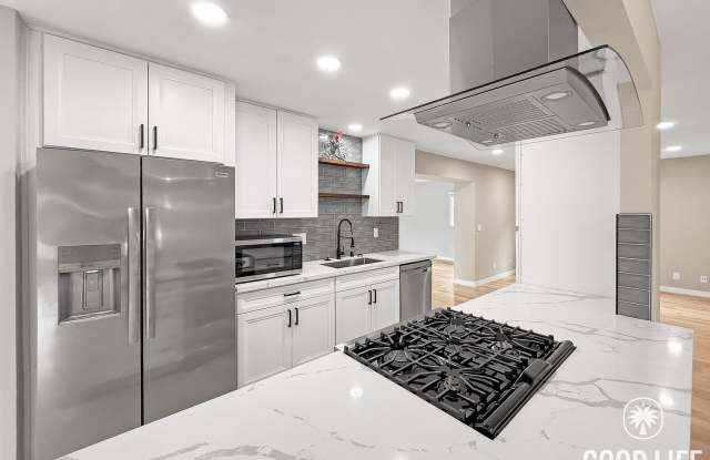 Beautifully Updated 4B/2.5BA House with Solar and A/C! photos photos