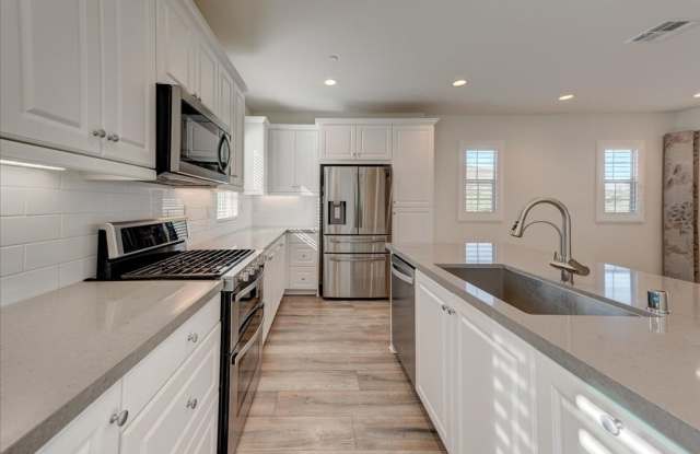 946 Blackstone Dr photos photos