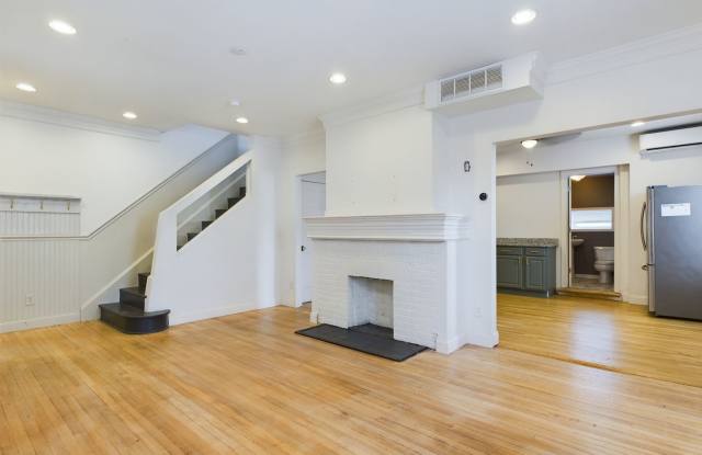 Beautiful, Updated 3 Bedroom Home in Northside Available NOW! photos photos