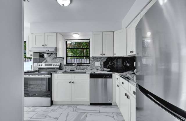 498 NE 42nd Street photos photos