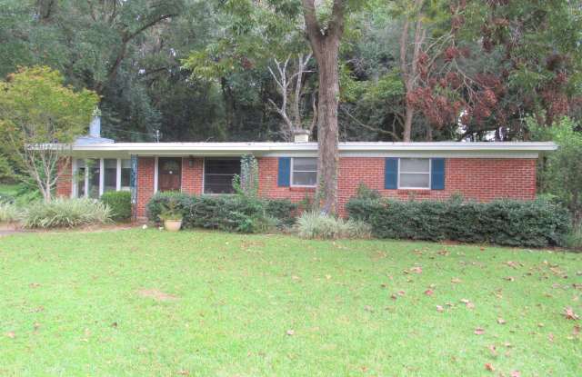 HUGE 4/2 - Walk to FSU! Available 2027!! Gallery 1